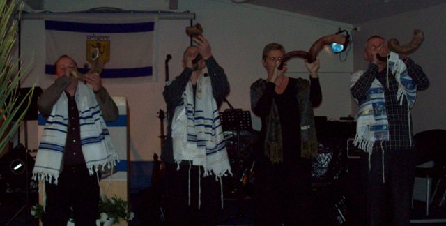 Blásið í shofar